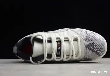 - RETRO SNAKE LOW BONE JORDAN LIGHT 11 0627